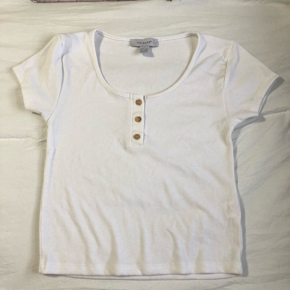 White scoop neck short sleeve